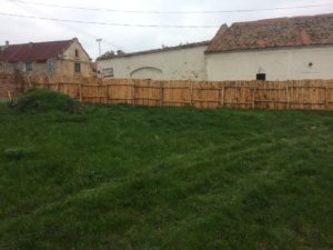 dřevěný plot