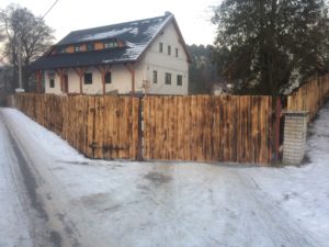 dřevěný plot